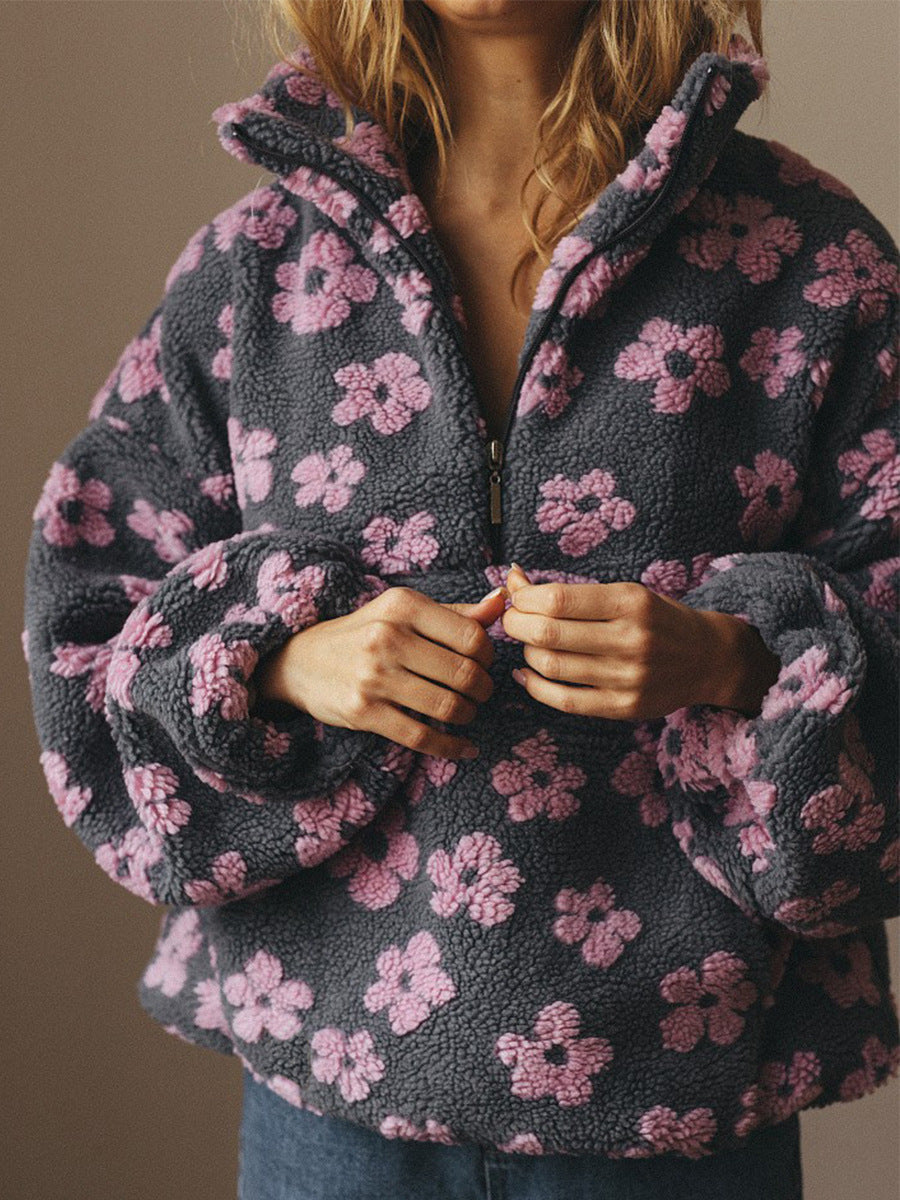 Pullover in pile floreale accogliente