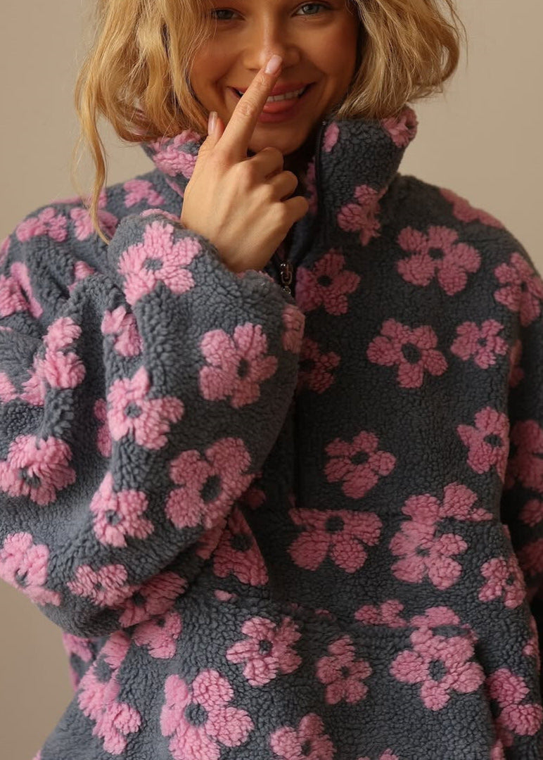 Pullover in pile floreale accogliente