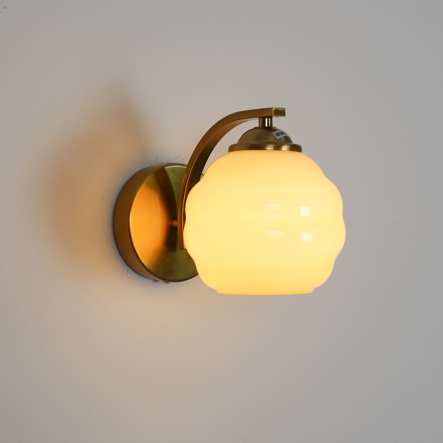 Art Deco Rippled Globe Glass Wall Sconce 1-Light