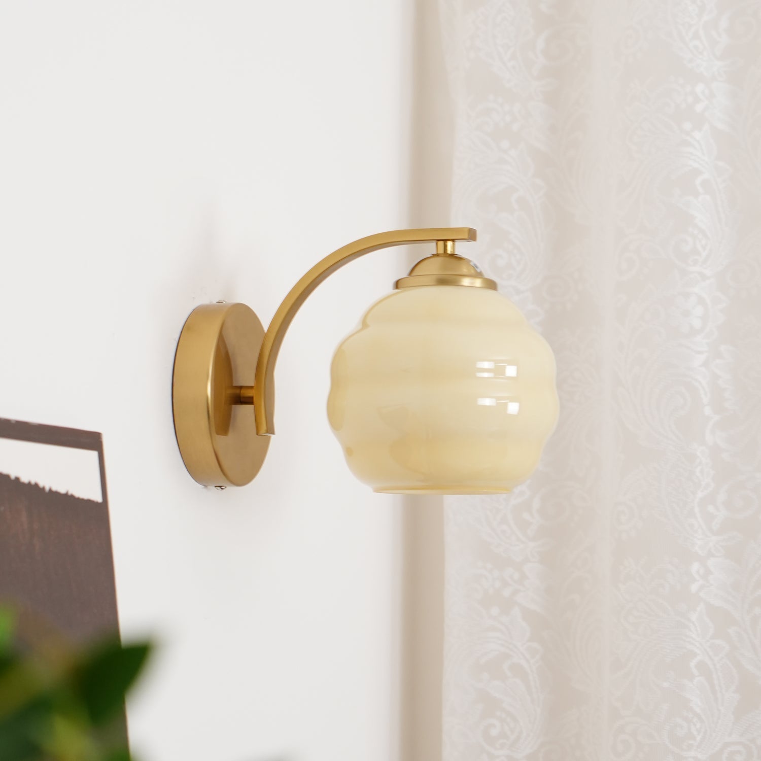 Art Deco Rippled Globe Glass Wall Sconce 1-Light