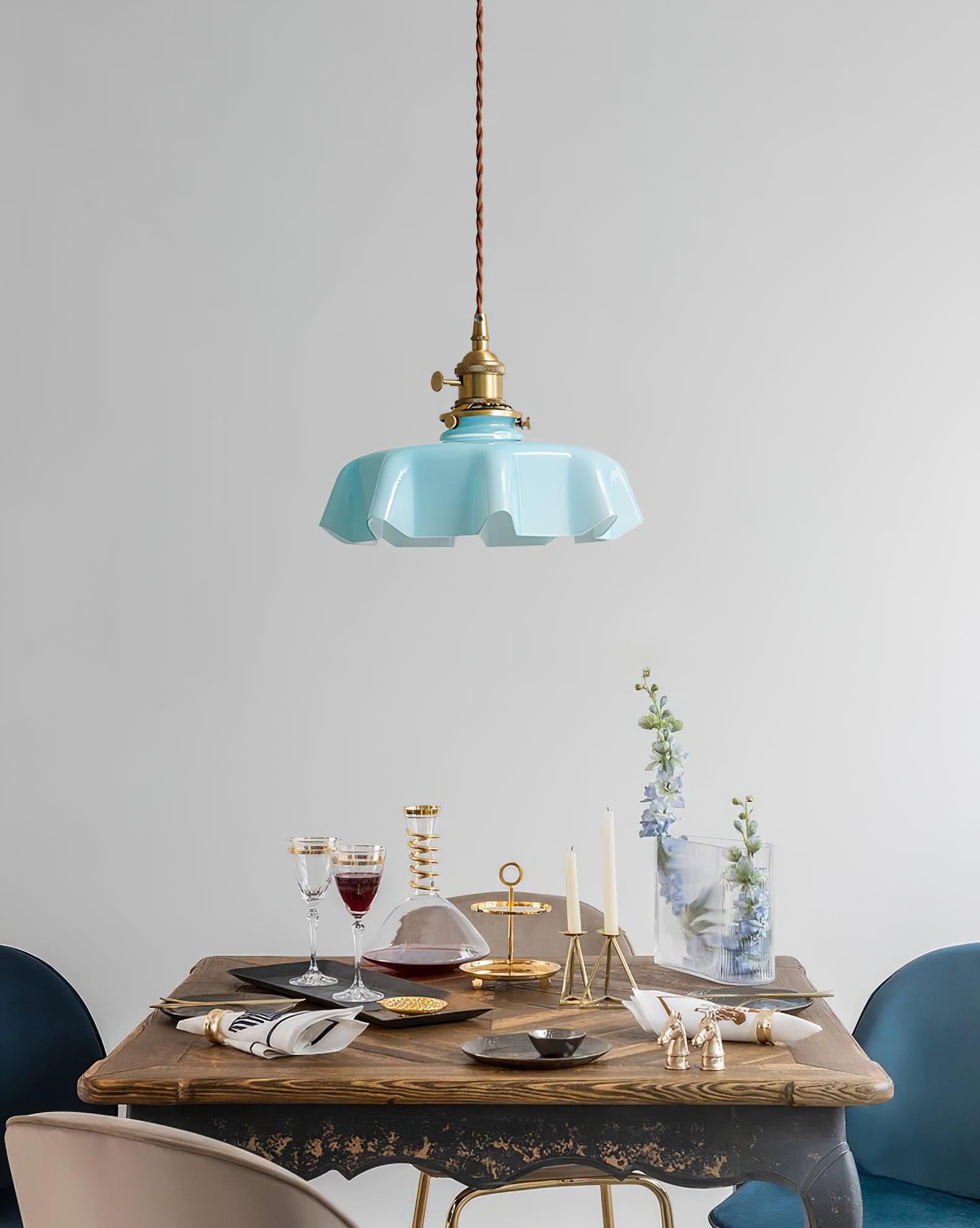 Lampada a sospensione francese in vetro arricciato e ottone 1 luce