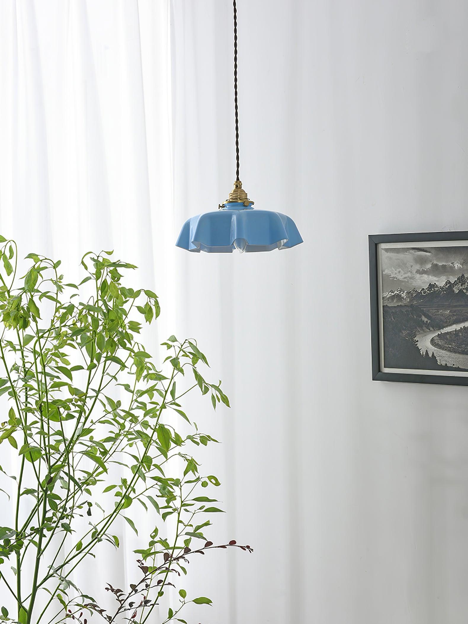 Lampada a sospensione francese in vetro arricciato e ottone 1 luce