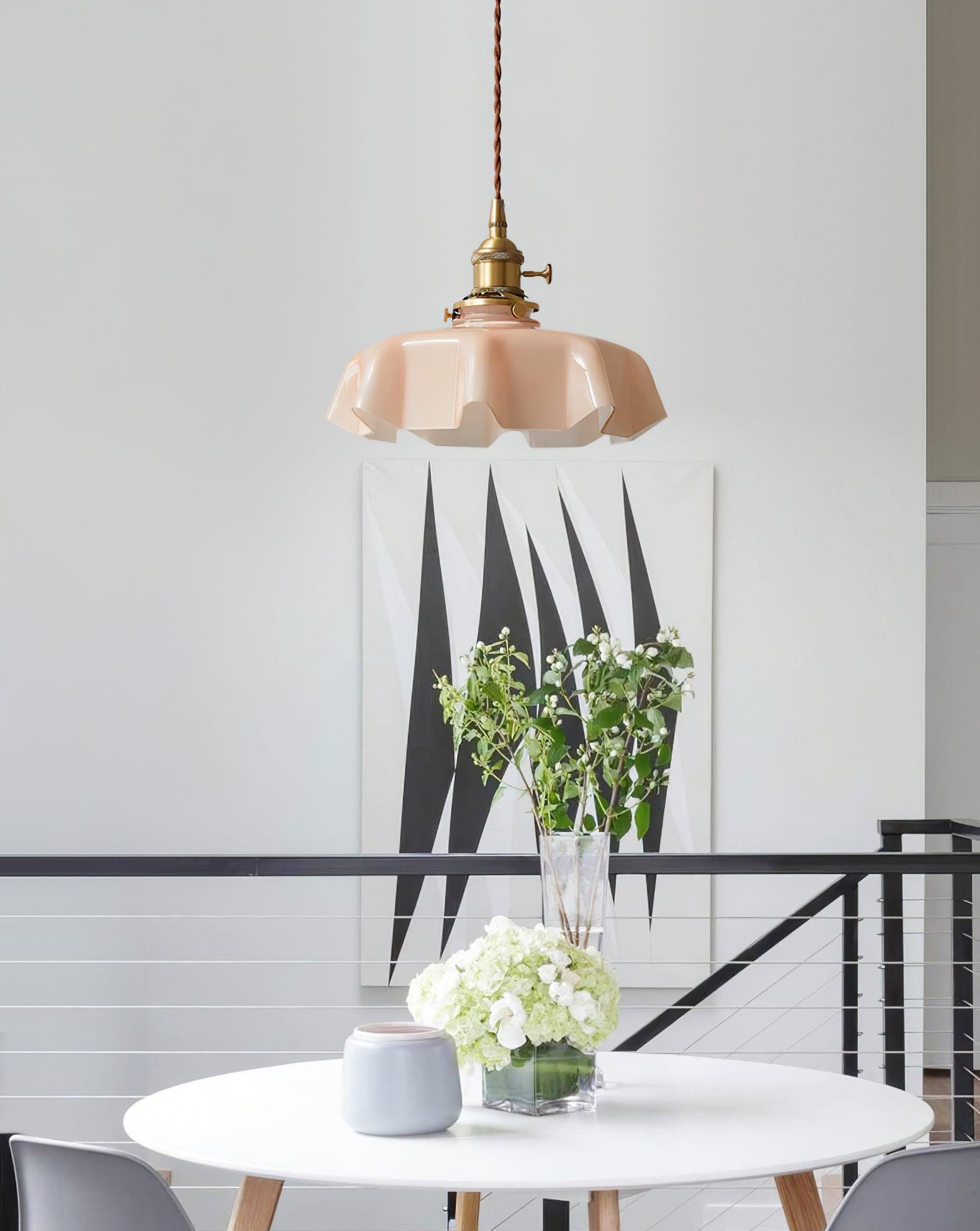 Lampada a sospensione francese in vetro arricciato e ottone 1 luce