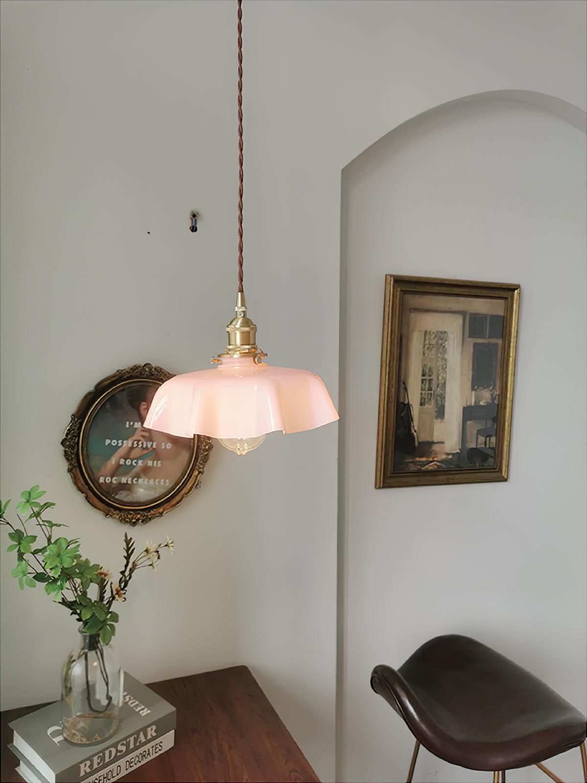 Lampada a sospensione francese in vetro arricciato e ottone 1 luce