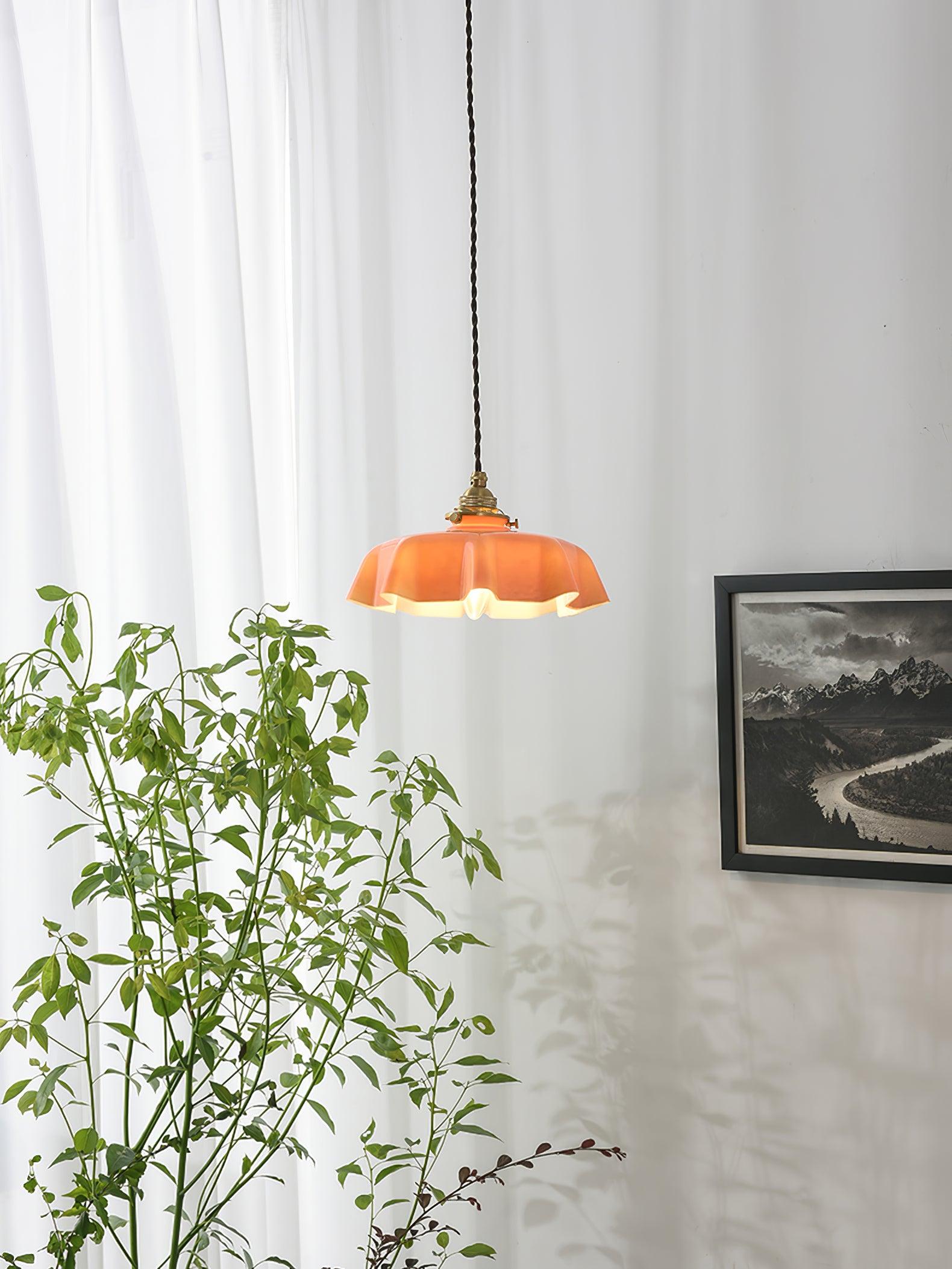 Lampada a sospensione francese in vetro arricciato e ottone 1 luce