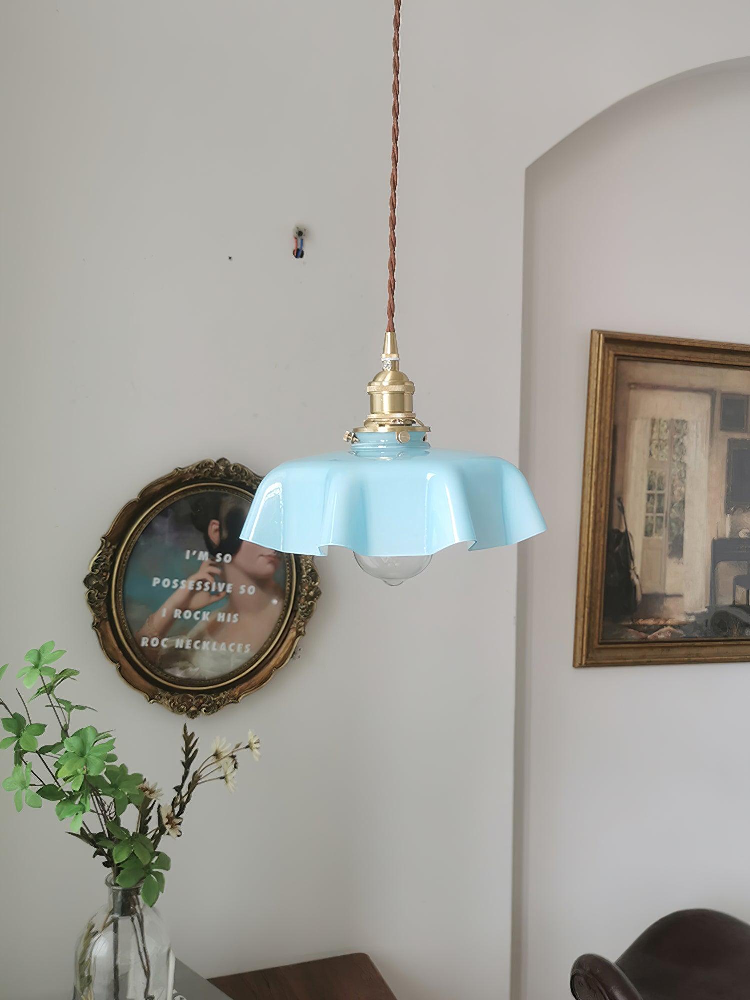 Lampada a sospensione francese in vetro arricciato e ottone 1 luce