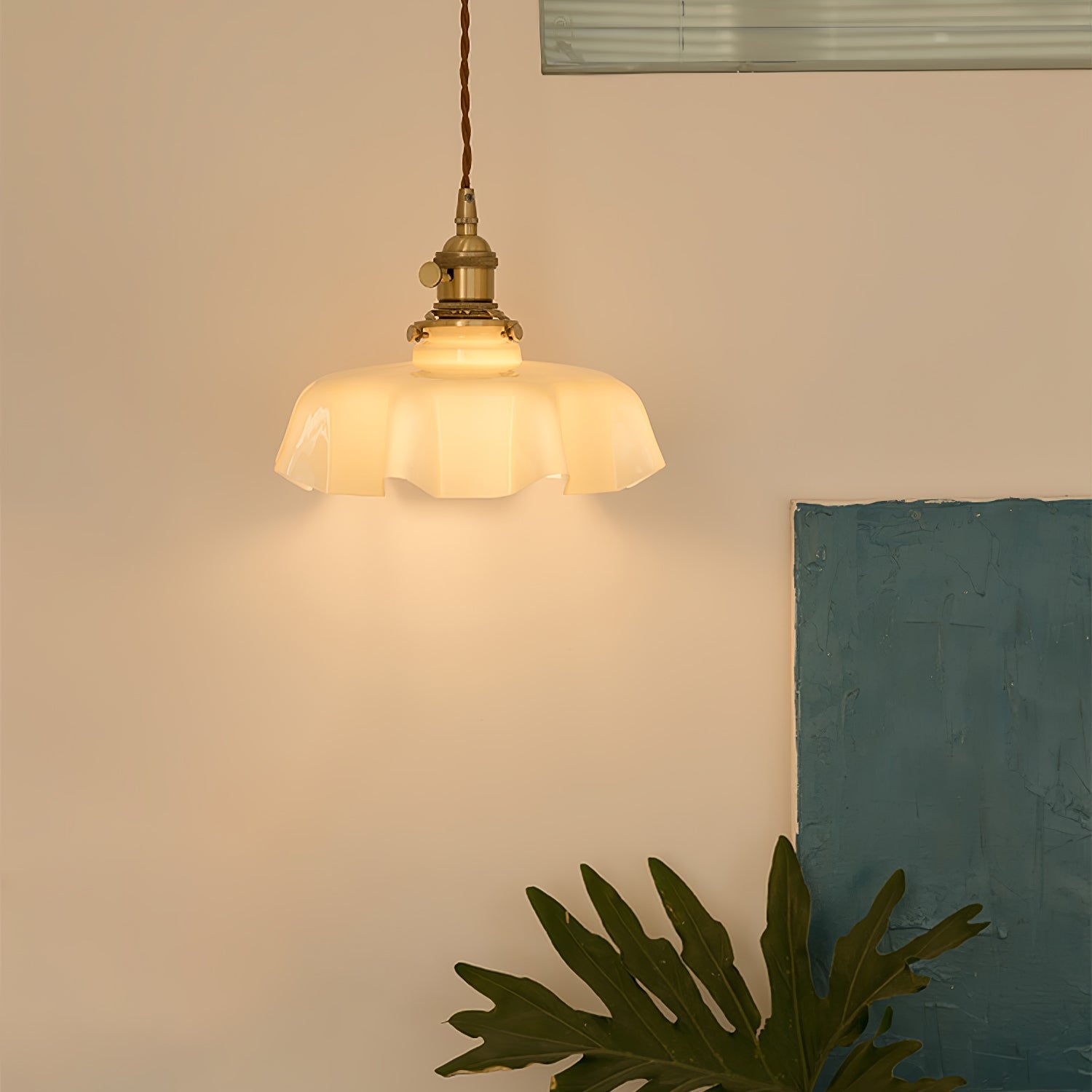 Lampada a sospensione francese in vetro arricciato e ottone 1 luce