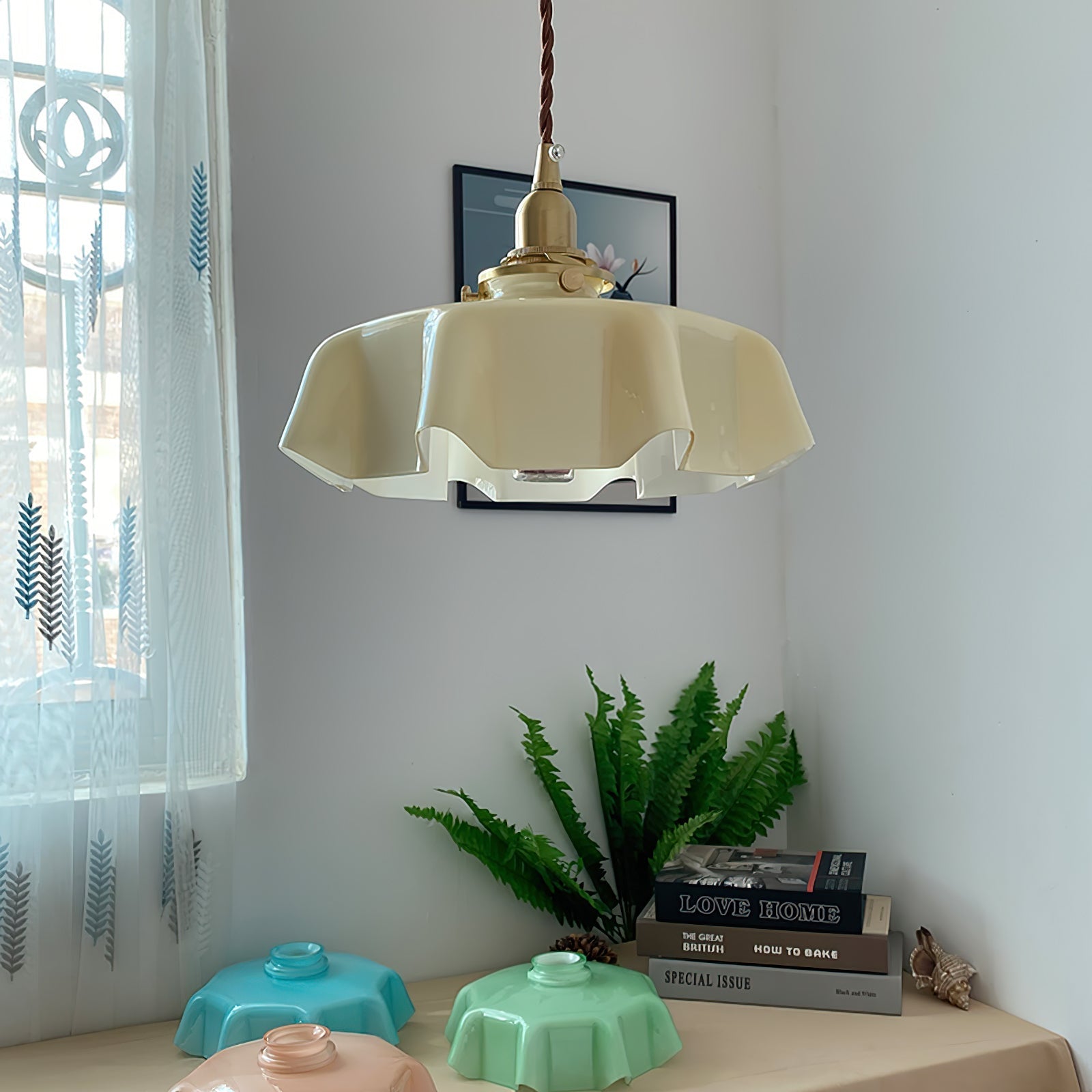 Lampada a sospensione francese in vetro arricciato e ottone 1 luce