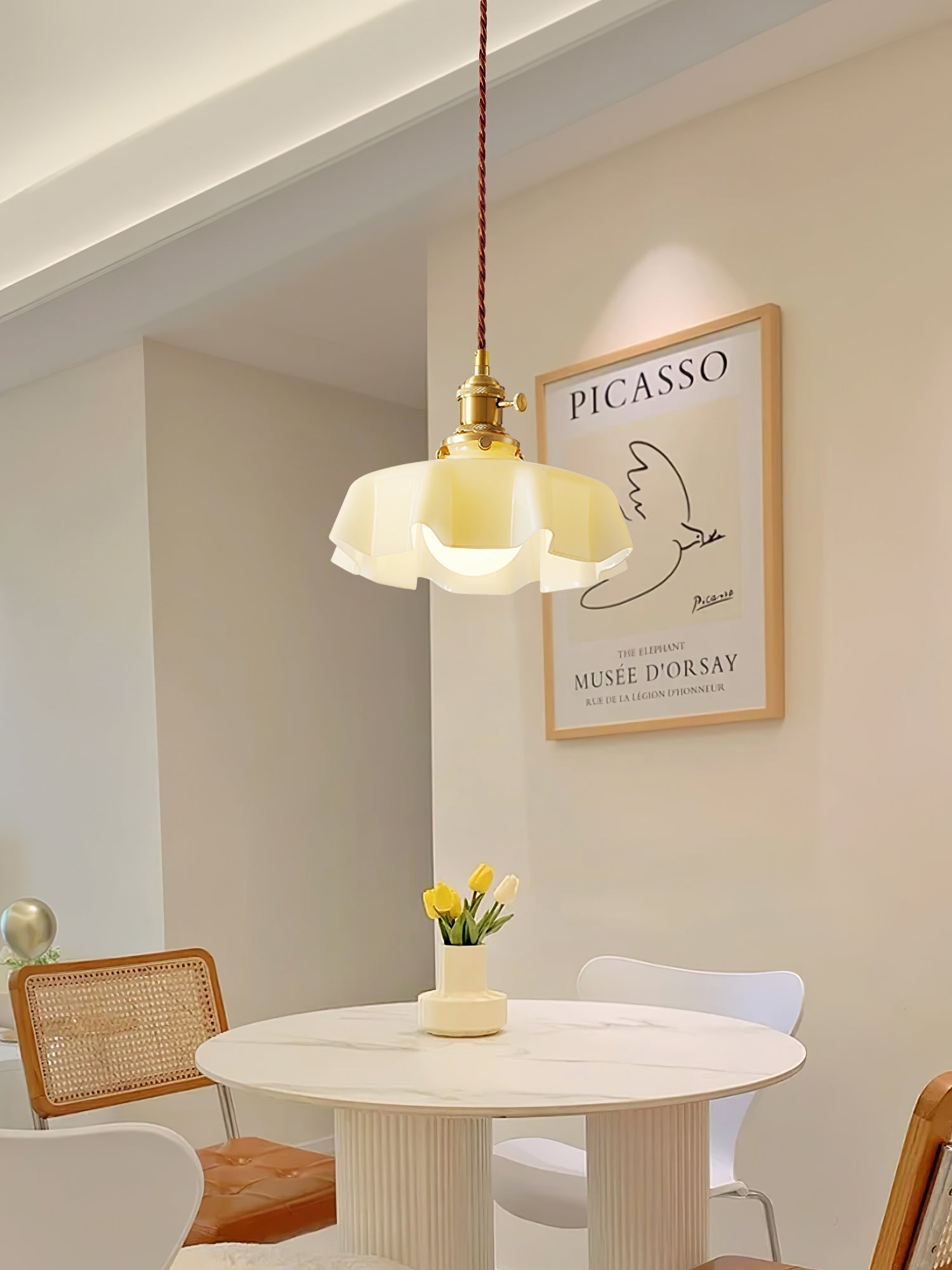 Lampada a sospensione francese in vetro arricciato e ottone 1 luce
