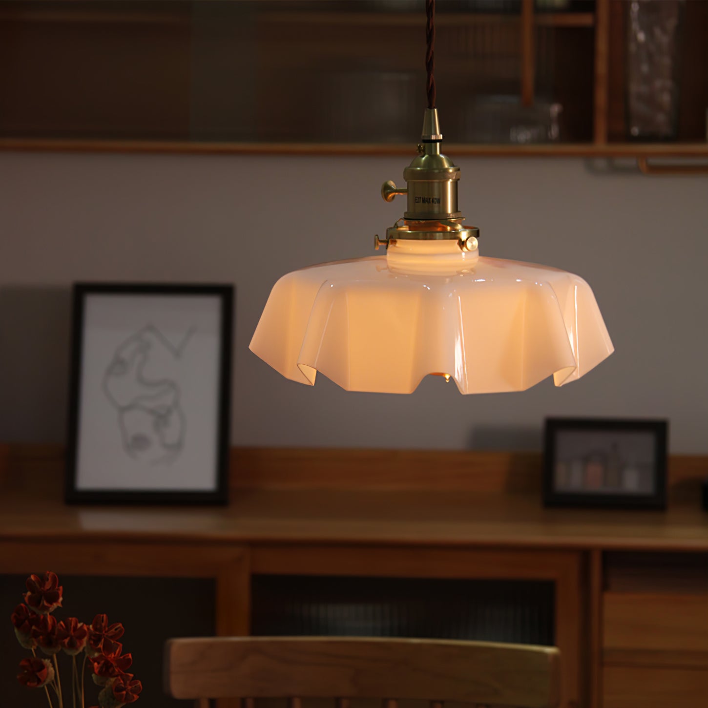 Lampada a sospensione francese in vetro arricciato e ottone 1 luce