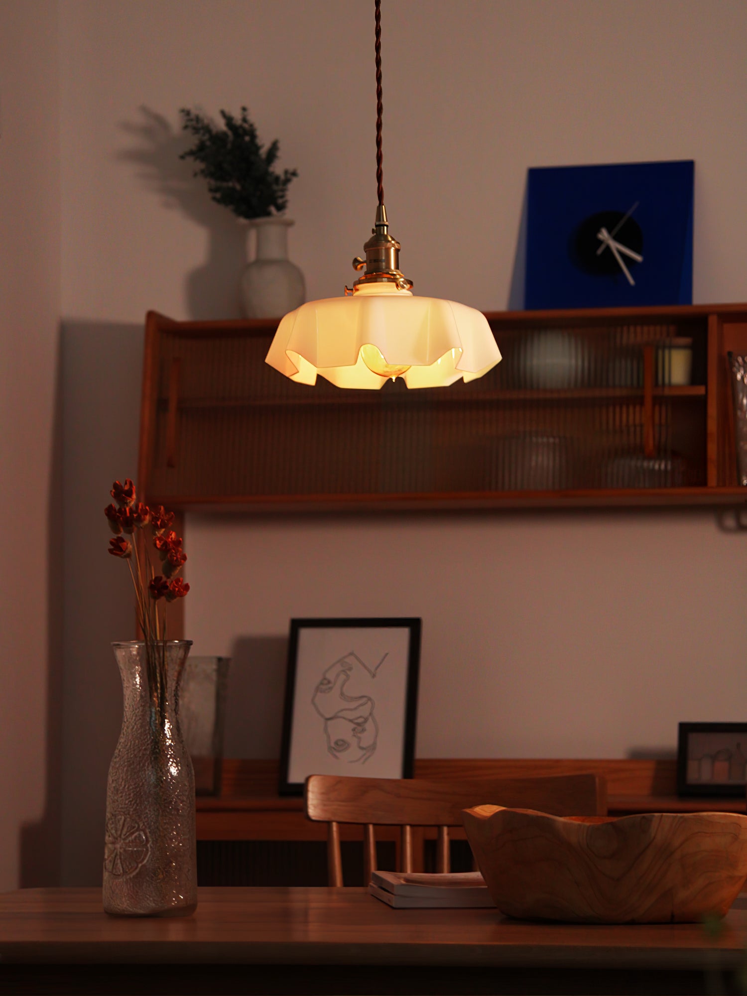 Lampada a sospensione francese in vetro arricciato e ottone 1 luce