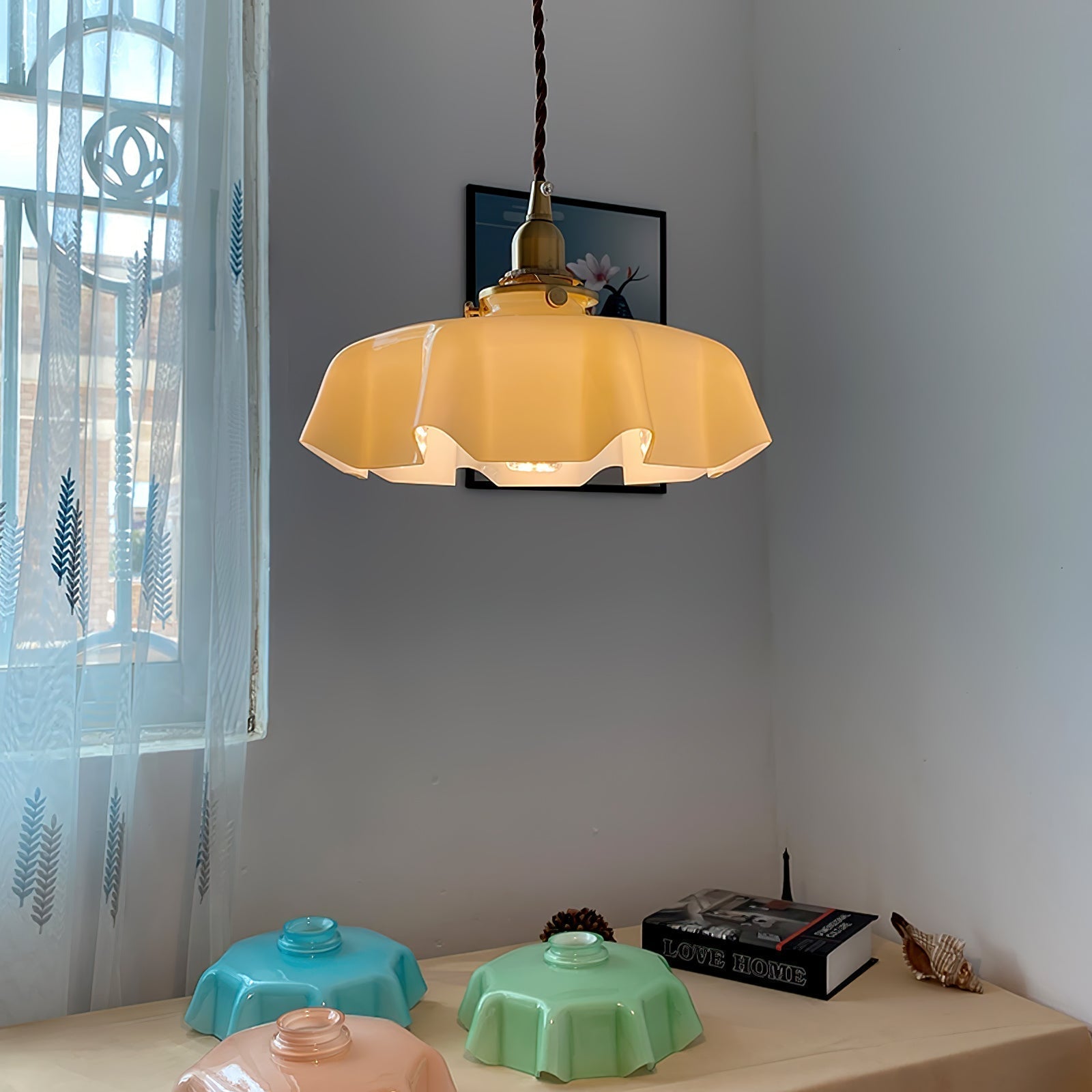 Lampada a sospensione francese in vetro arricciato e ottone 1 luce