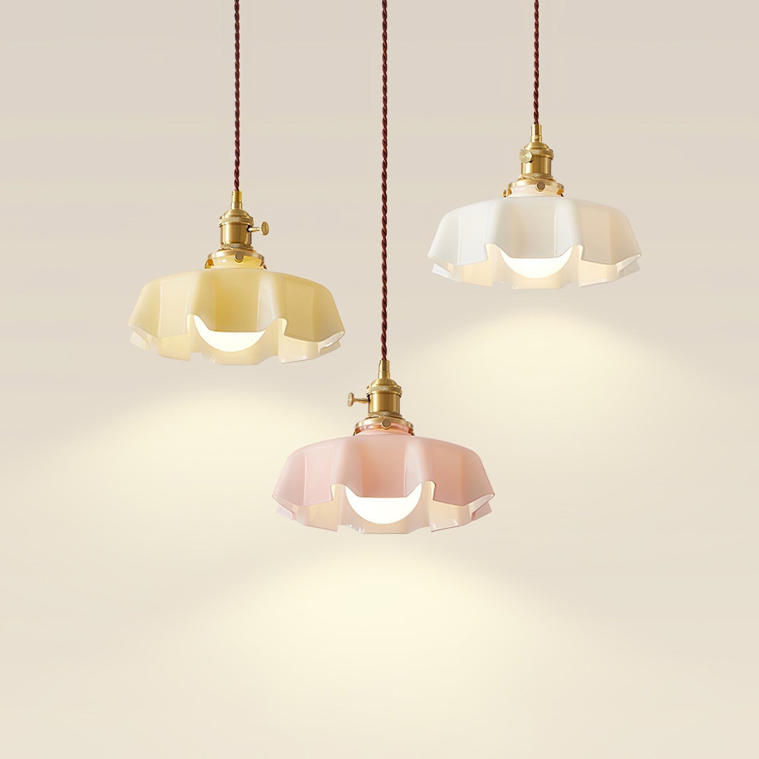 Lampada a sospensione francese in vetro arricciato e ottone 1 luce