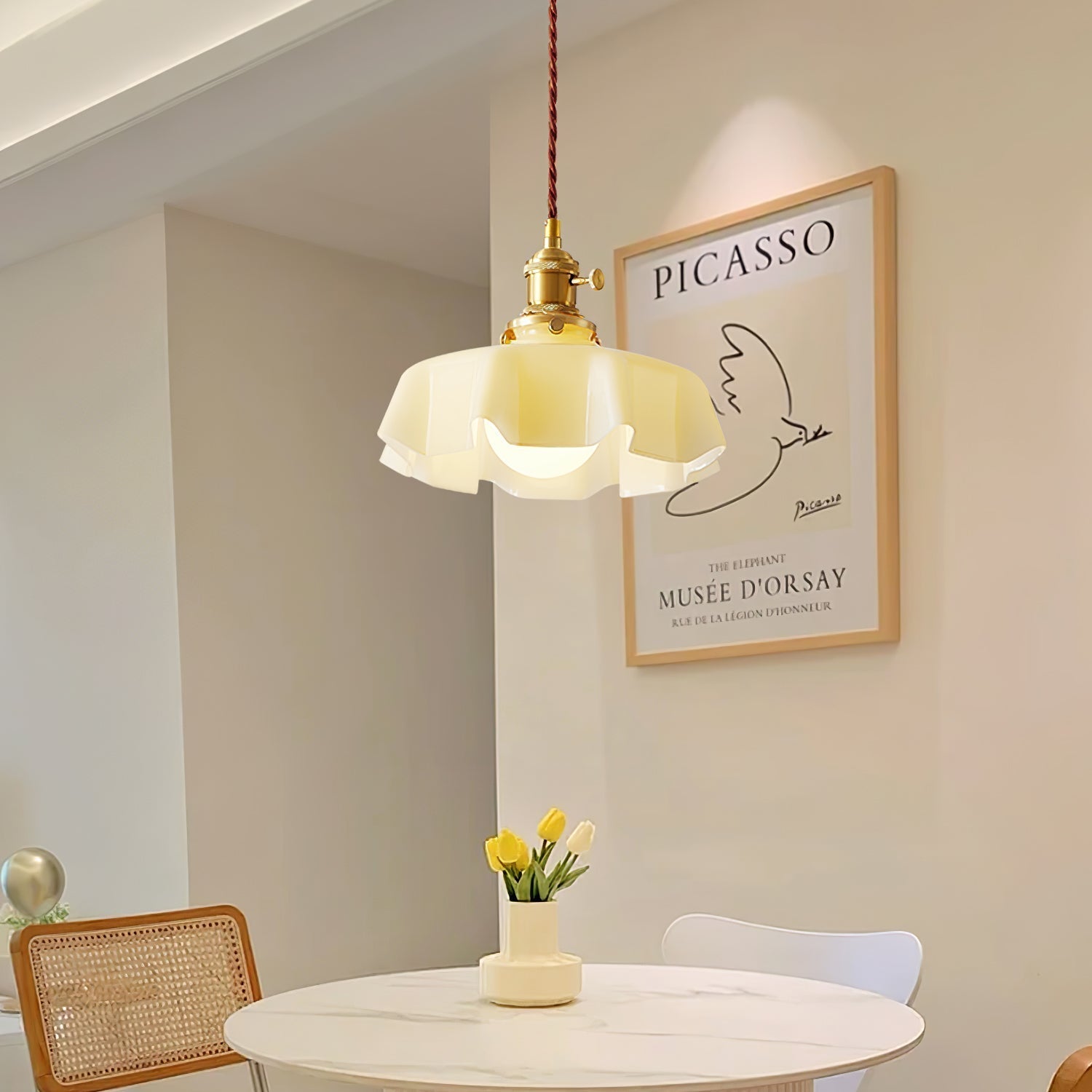 Lampada a sospensione francese in vetro arricciato e ottone 1 luce