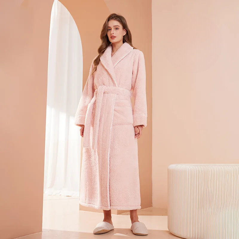 Flannel Bathrobe with Fold-Over Collar – Cozy Winter Dressing Gown for Ultimate Warmth and Comfort
