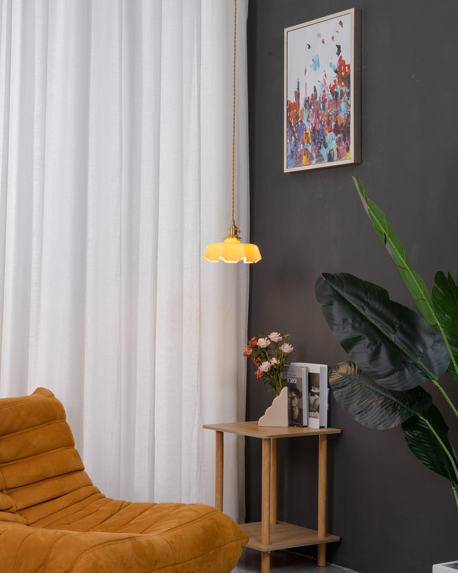 Lampada a sospensione francese in vetro arricciato e ottone 1 luce