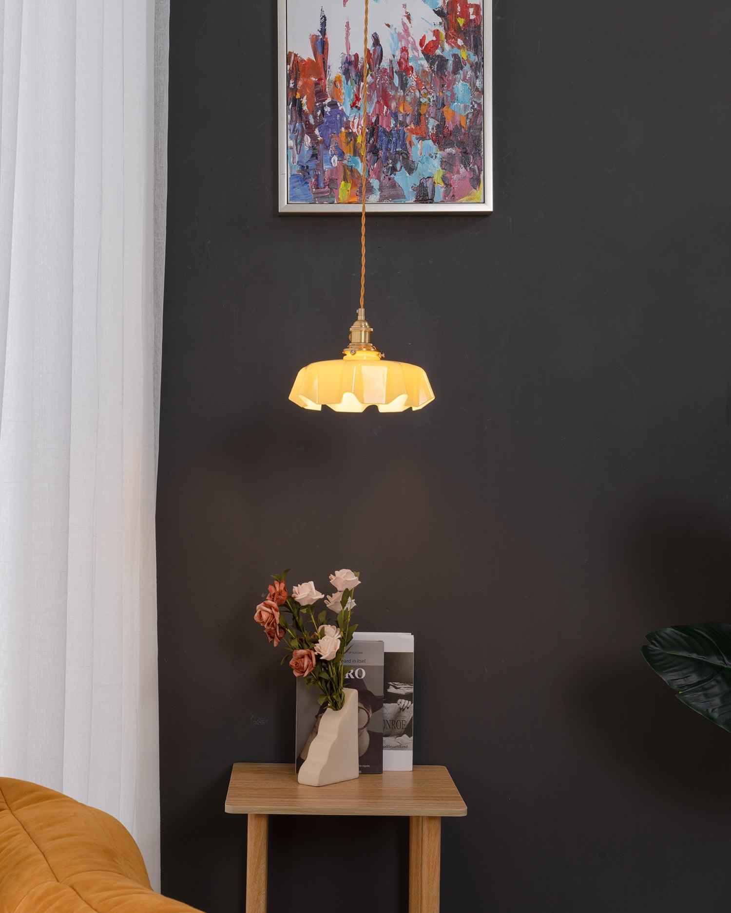 Lampada a sospensione francese in vetro arricciato e ottone 1 luce