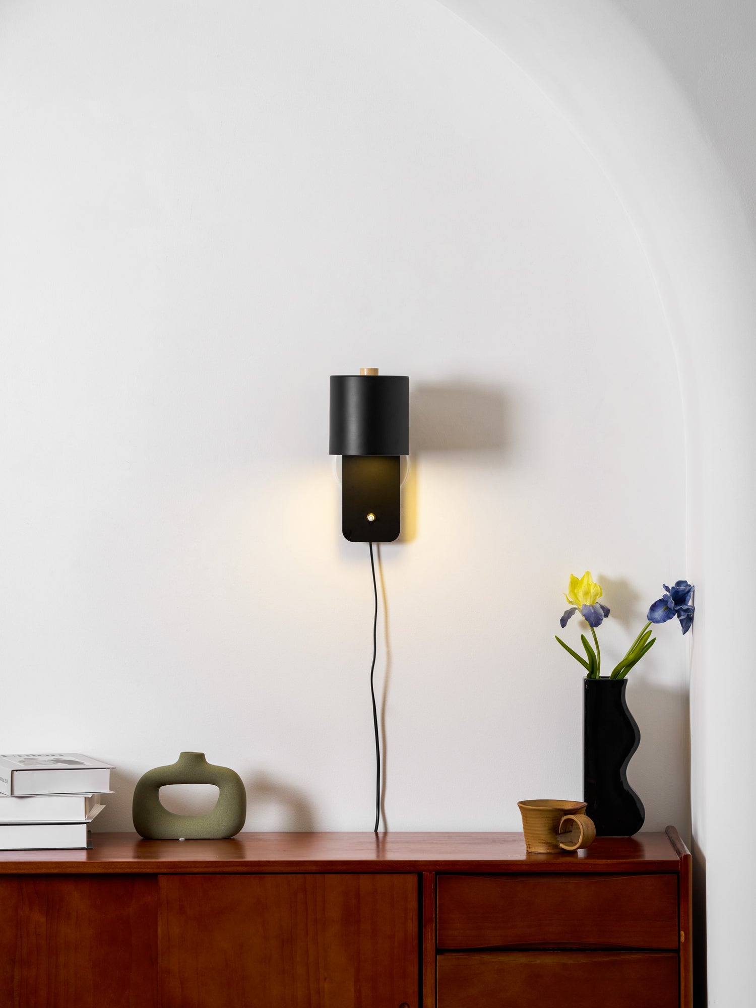 Modern Minimalist Rotatable Cylinder Plug-In Wall Sconce 1-Light