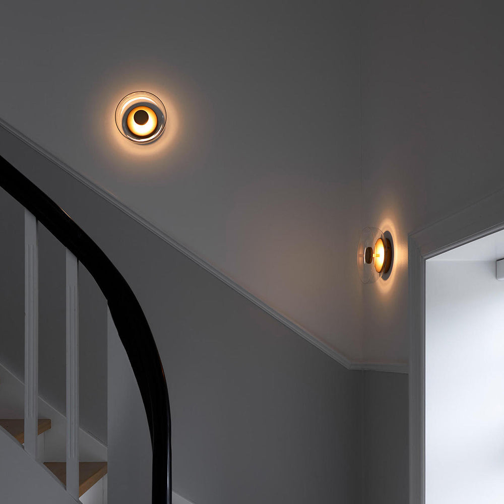 Applique da parete minimalista rotonda in ottone e vetro LED 1 luce