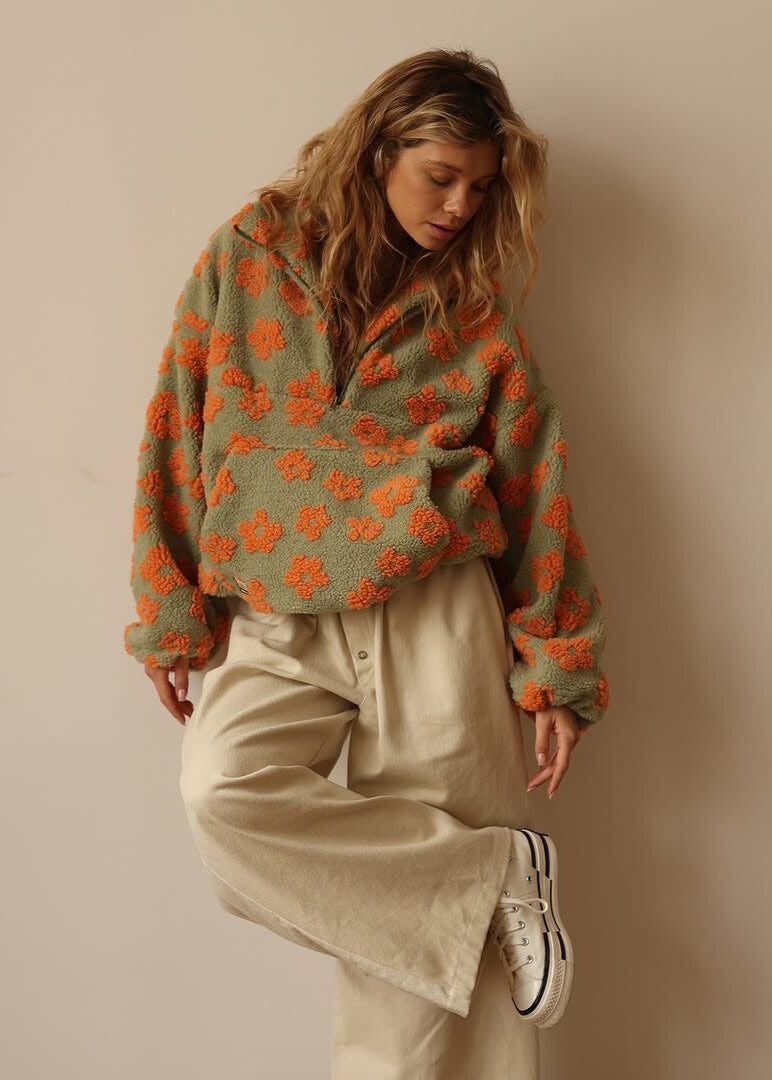 Pullover in pile floreale accogliente