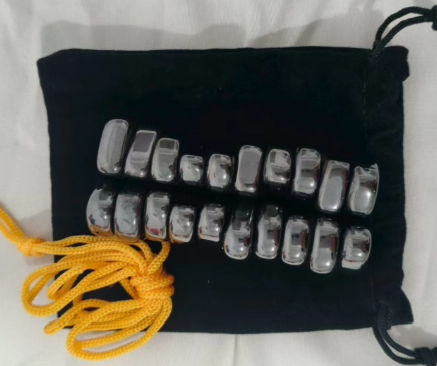 Puili | Magnetic chess game for travelling & strategy