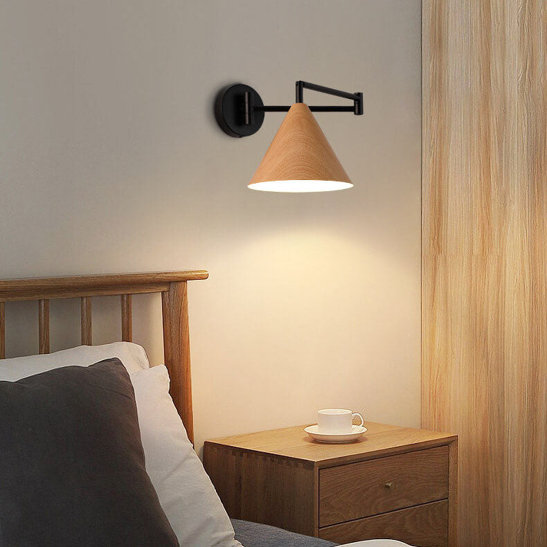 Applique da parete nordica a cono in legno con braccio oscillante a 1 luce