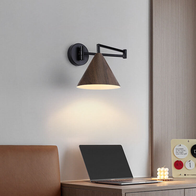 Applique da parete nordica a cono in legno con braccio oscillante a 1 luce