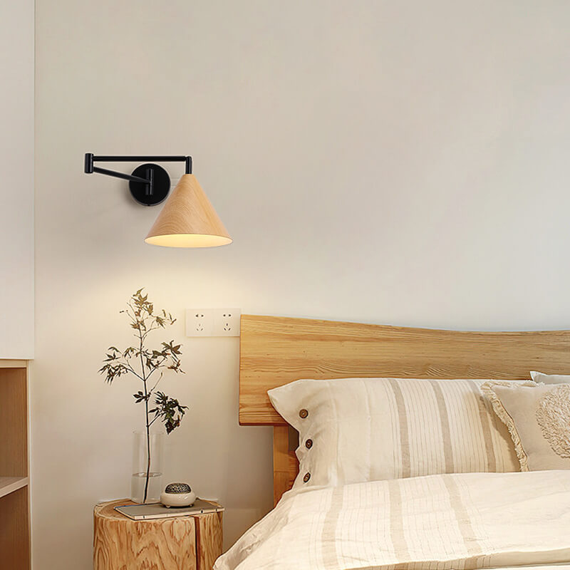 Applique da parete nordica a cono in legno con braccio oscillante a 1 luce