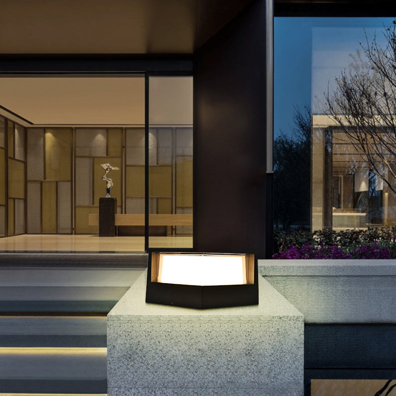 Lampada da esterno moderna quadrata impermeabile con LED per paesaggio