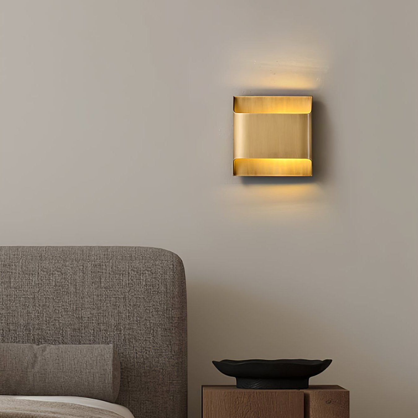 Modern Curved Brass LED Wall Sconce 1-Light