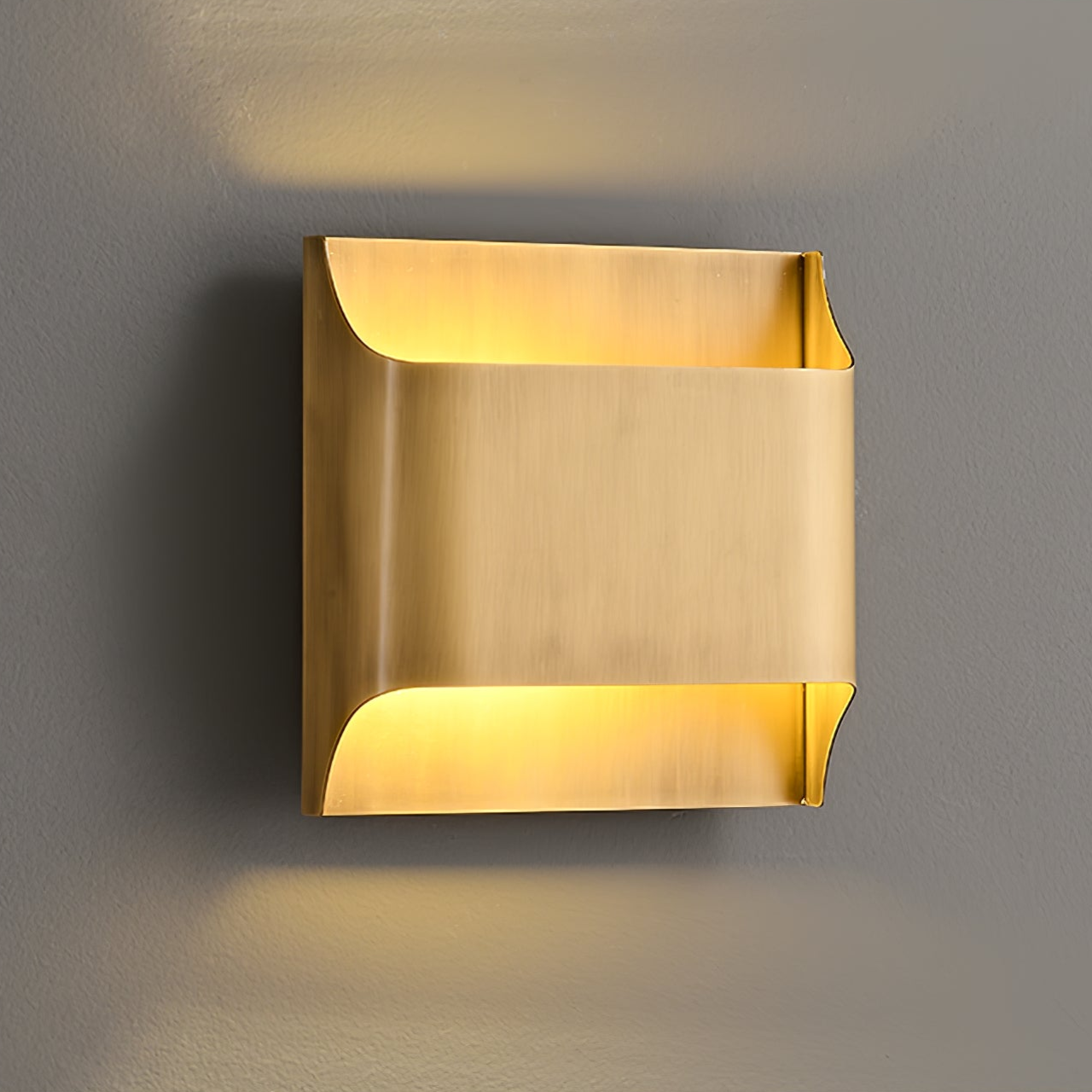 Modern Curved Brass LED Wall Sconce 1-Light