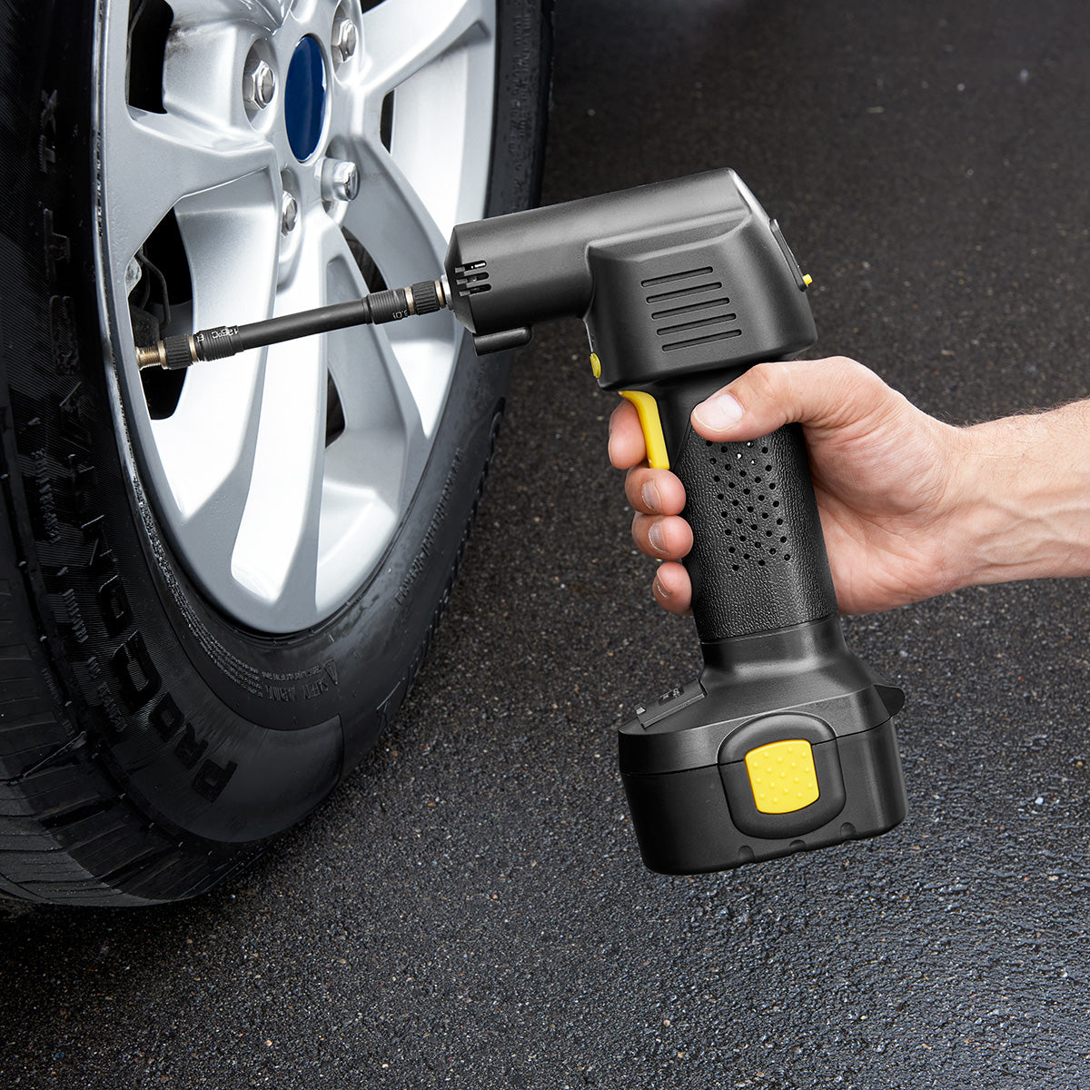 Cordless Auto Stop Tire Inflator by Puili