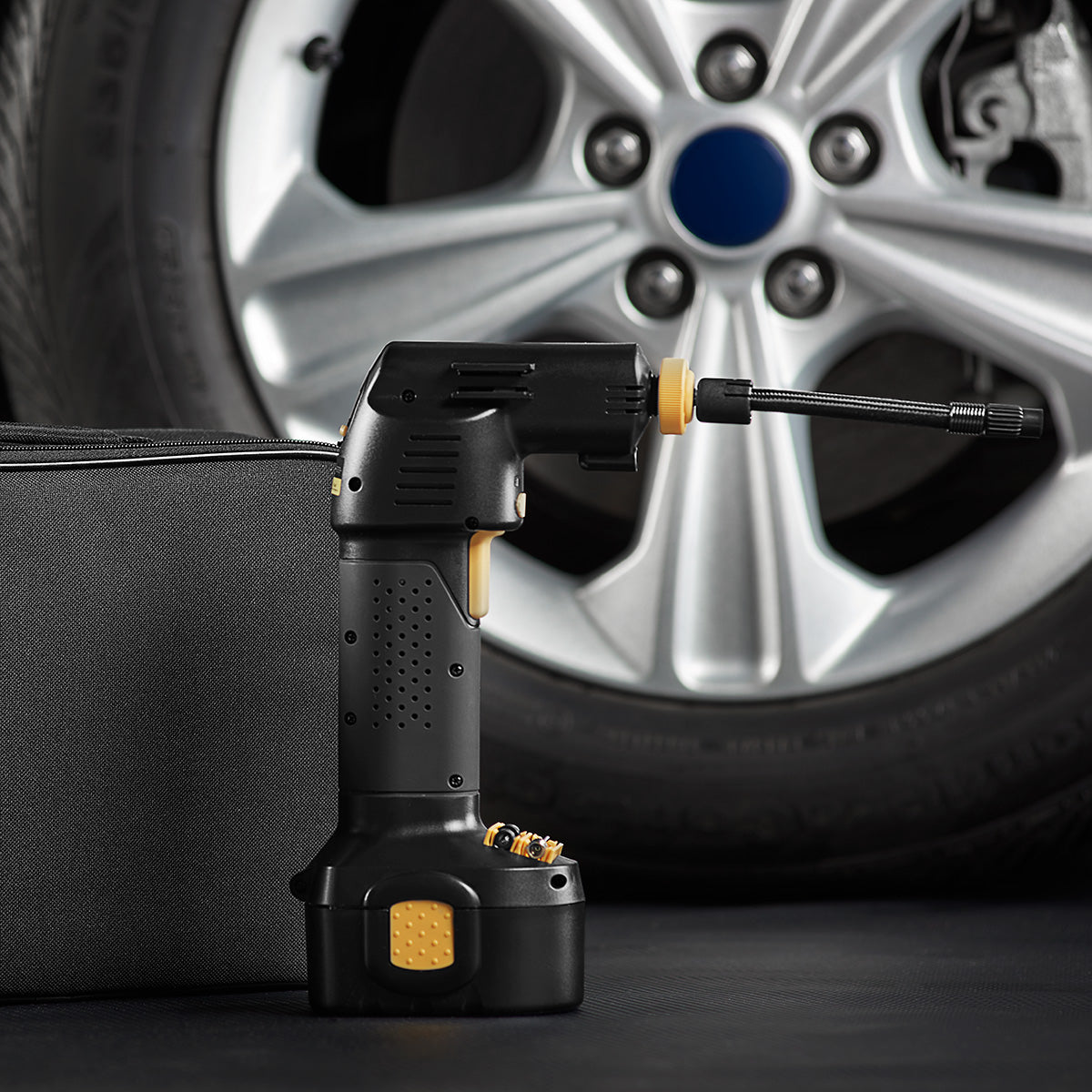 Cordless Auto Stop Tire Inflator by Puili