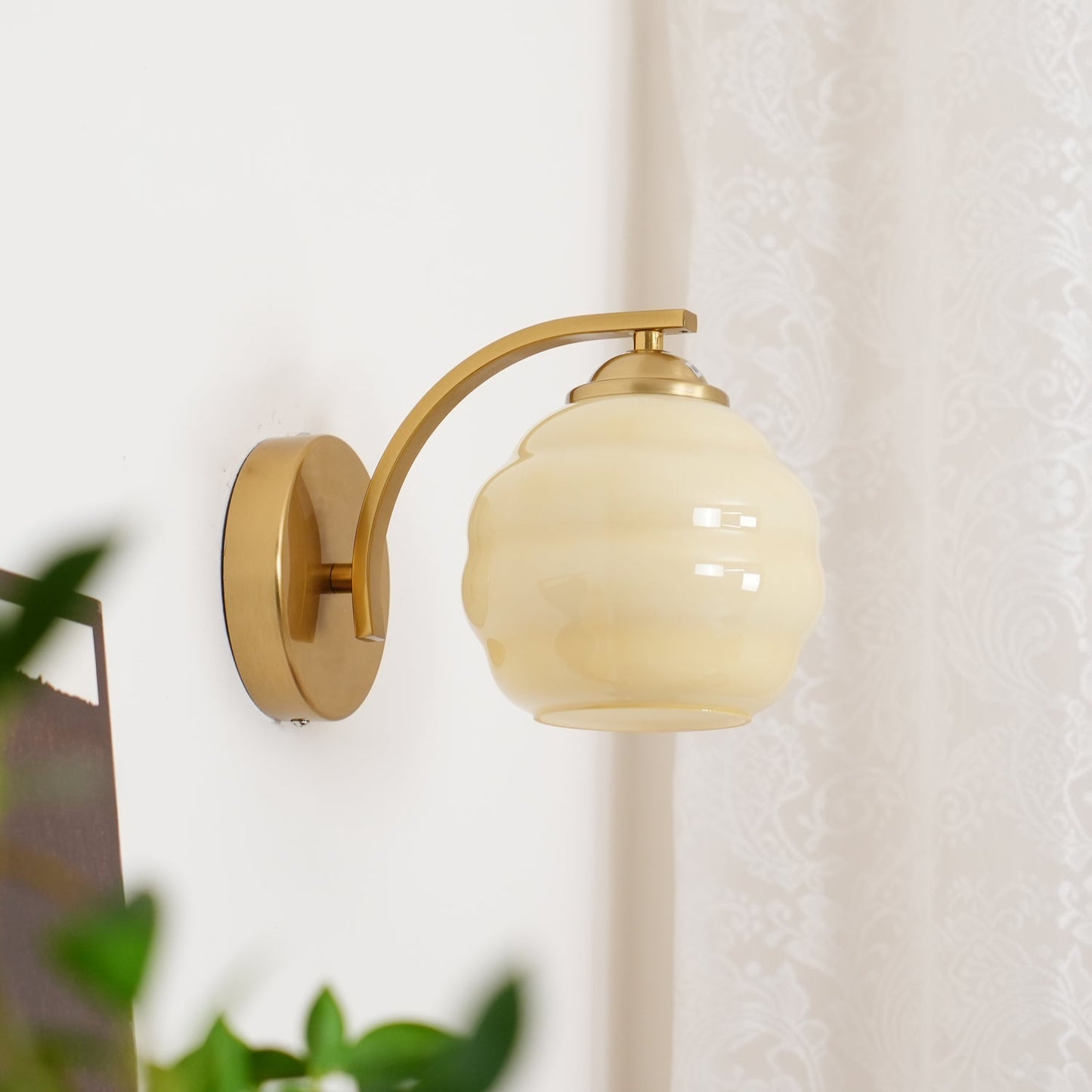 Art Deco Rippled Globe Glass Wall Sconce 1-Light