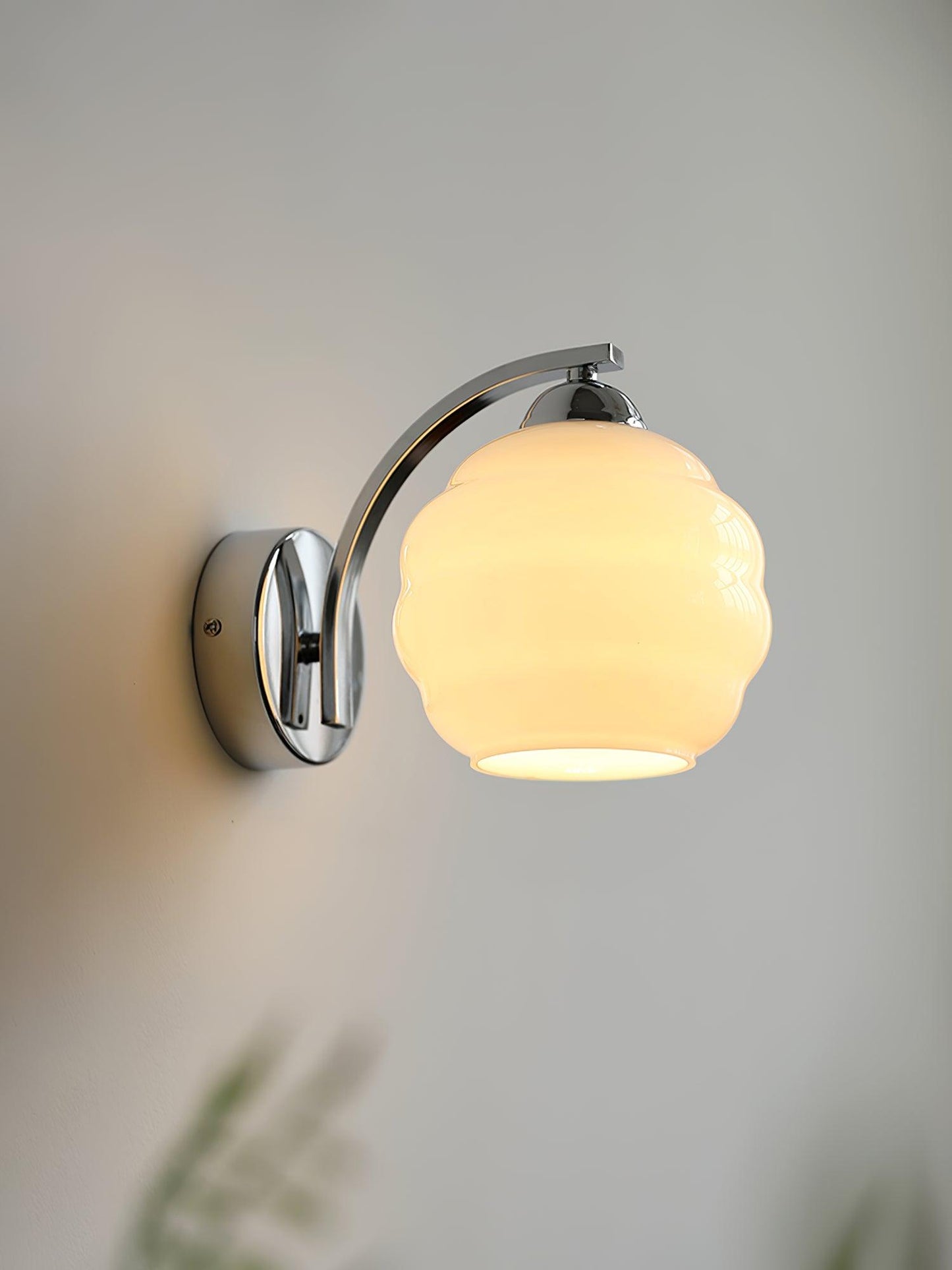 Art Deco Rippled Globe Glass Wall Sconce 1-Light
