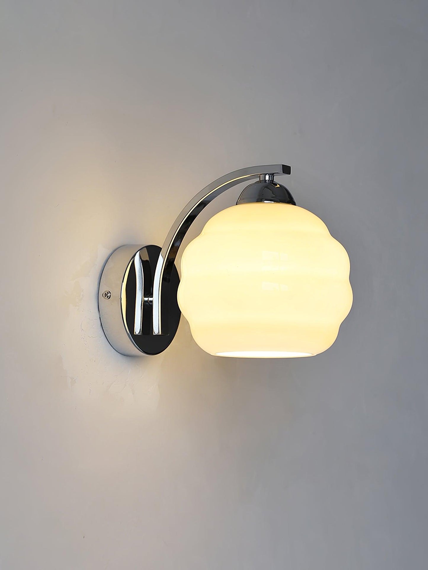 Art Deco Rippled Globe Glass Wall Sconce 1-Light