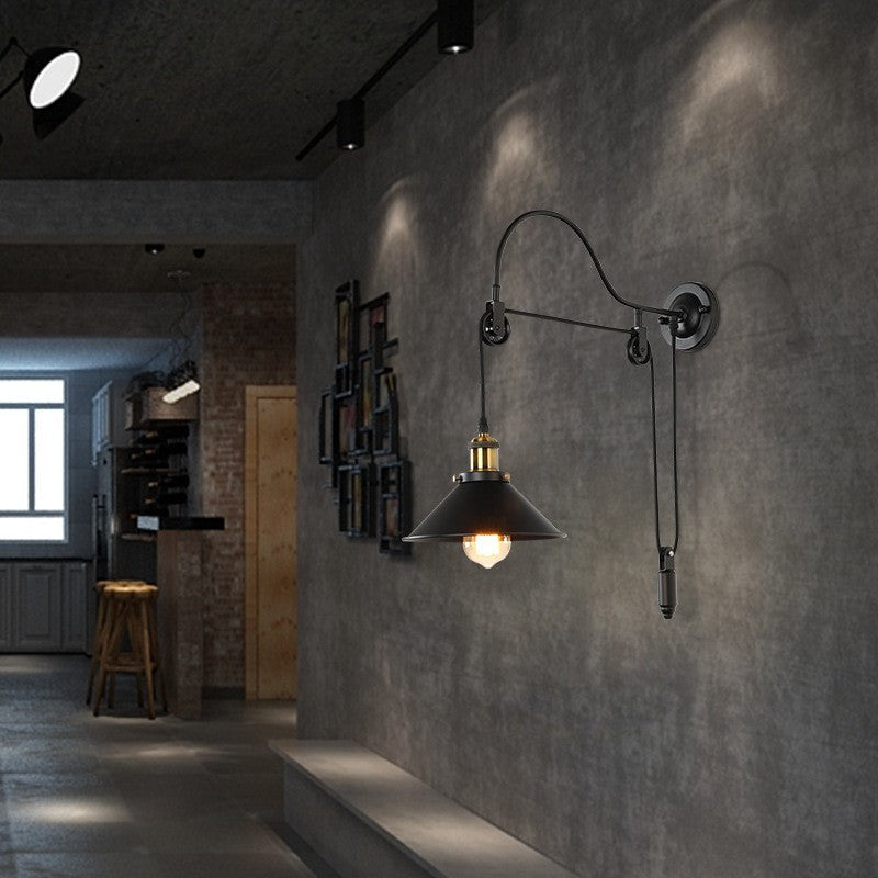 Applique da parete retrò industriale in ferro battuto con carrucola 1 luce
