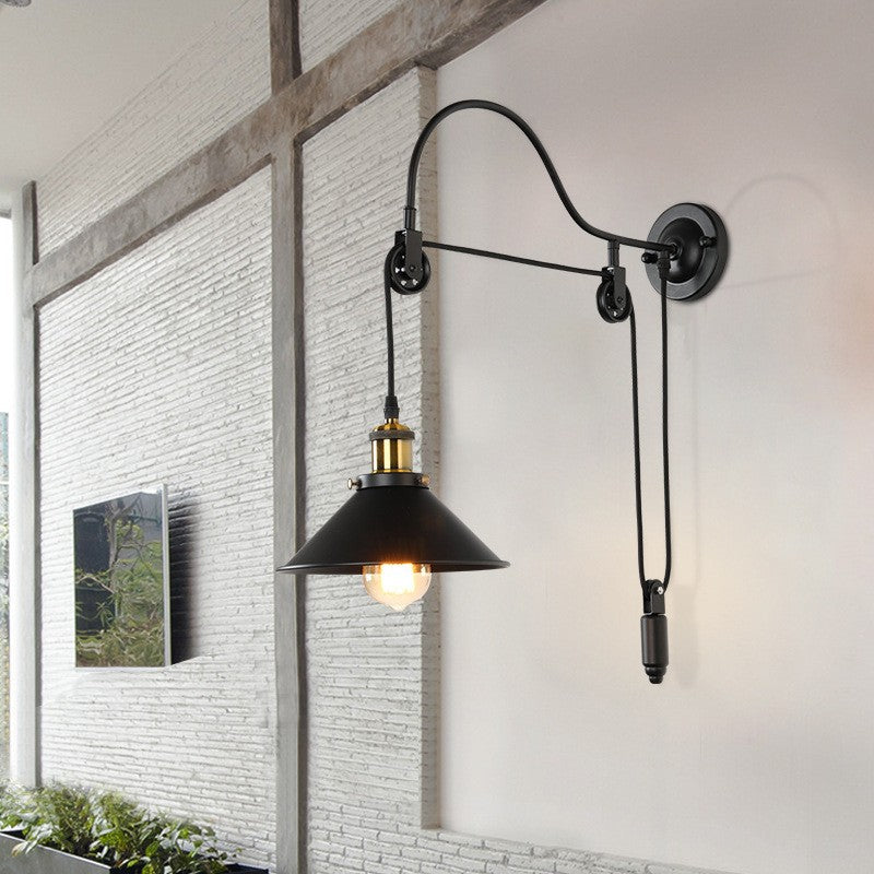 Applique da parete retrò industriale in ferro battuto con carrucola 1 luce