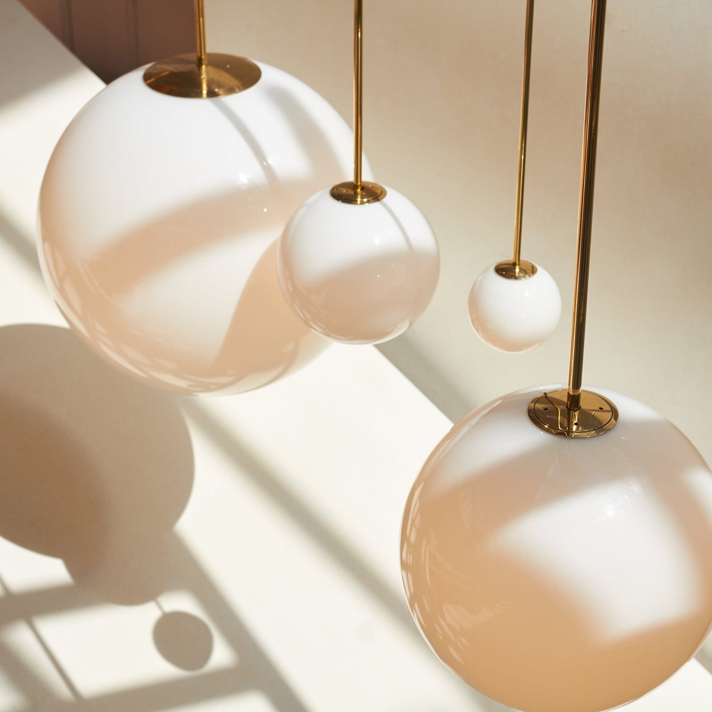 Minimalist Brass Globe Glass Pendant 1-Light