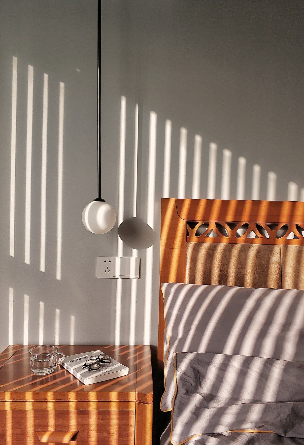 Minimalist Brass Globe Glass Pendant 1-Light