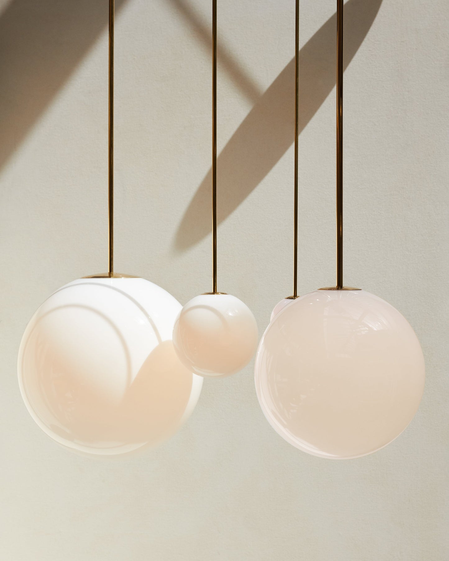 Minimalist Brass Globe Glass Pendant 1-Light