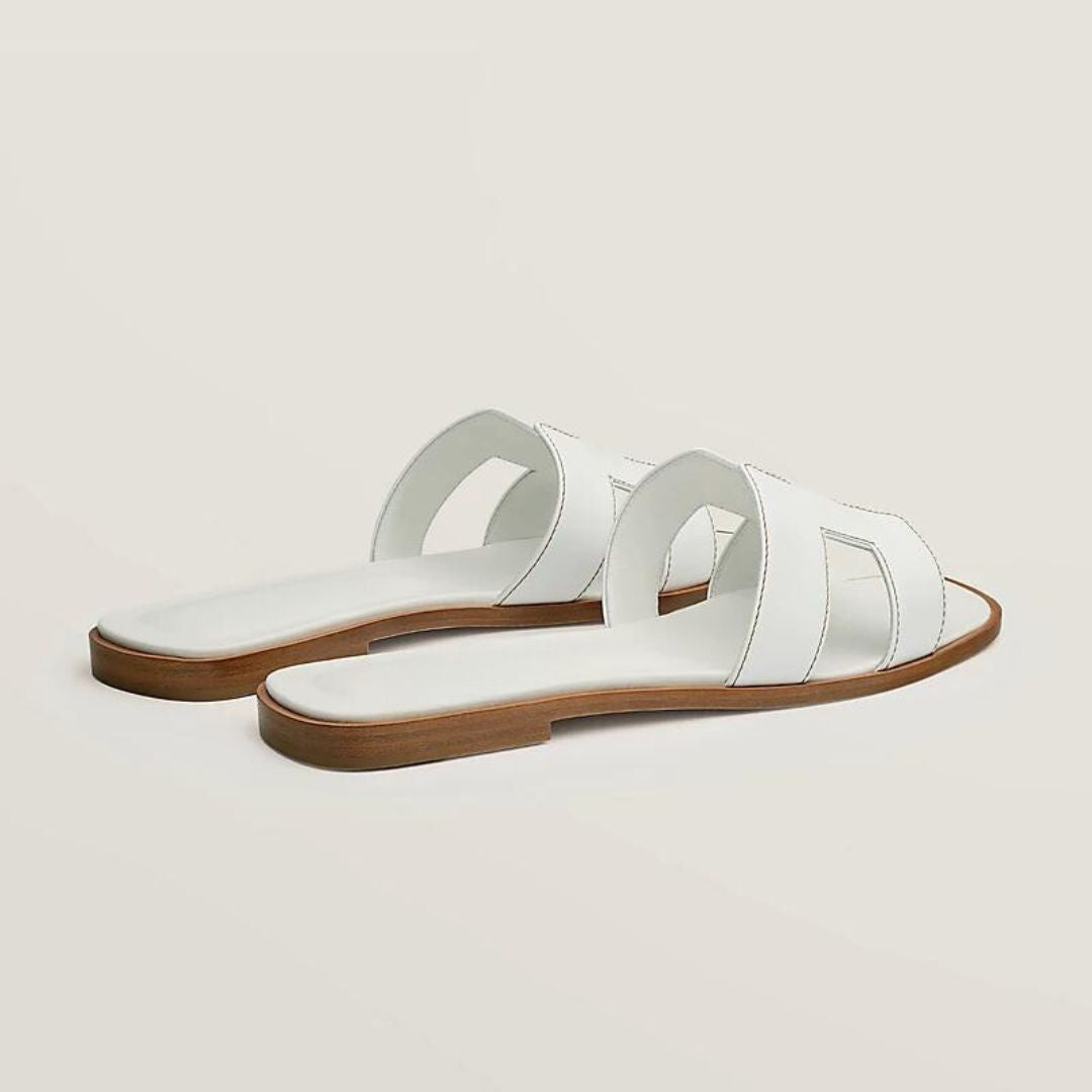 Sandali in pelle senza tempo | Design traforato bianco con suola in legno