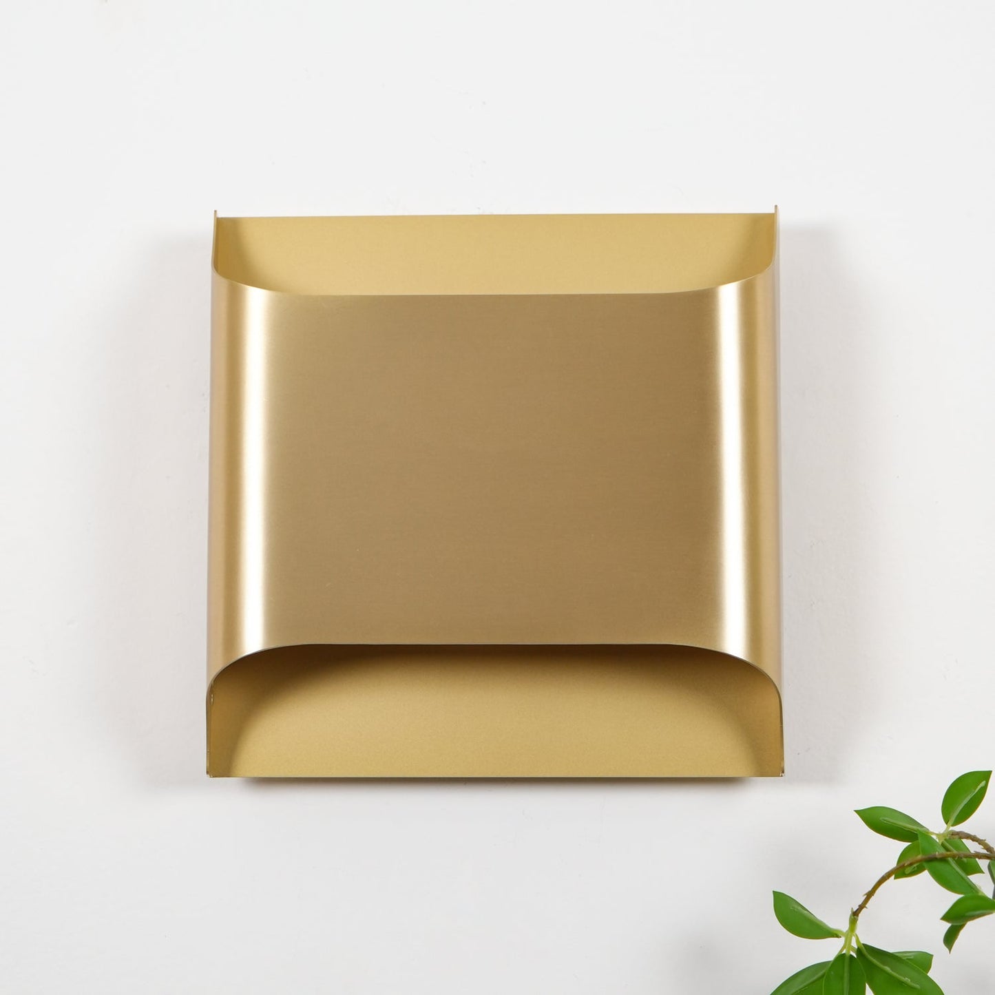 Modern Curved Brass LED Wall Sconce 1-Light