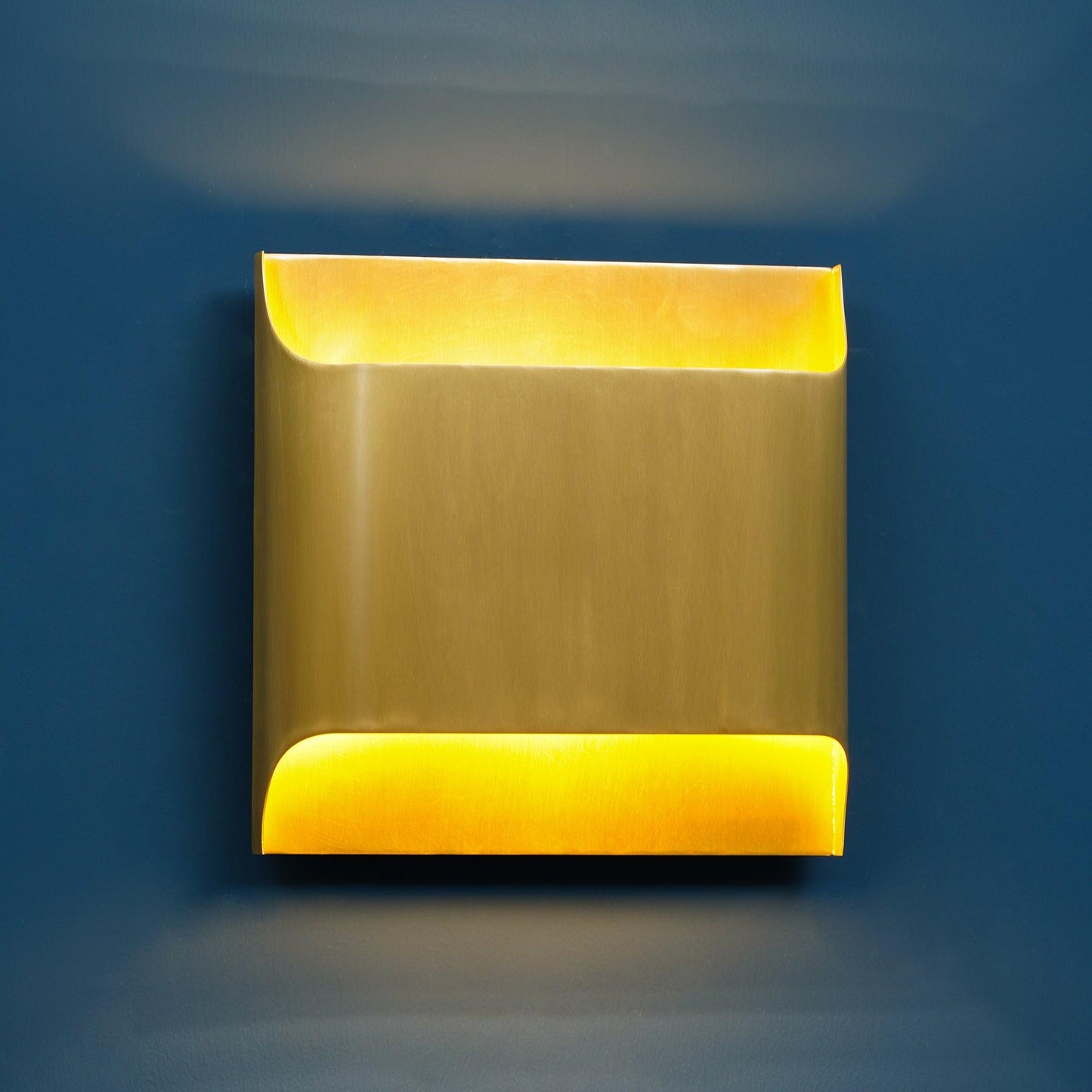 Modern Curved Brass LED Wall Sconce 1-Light
