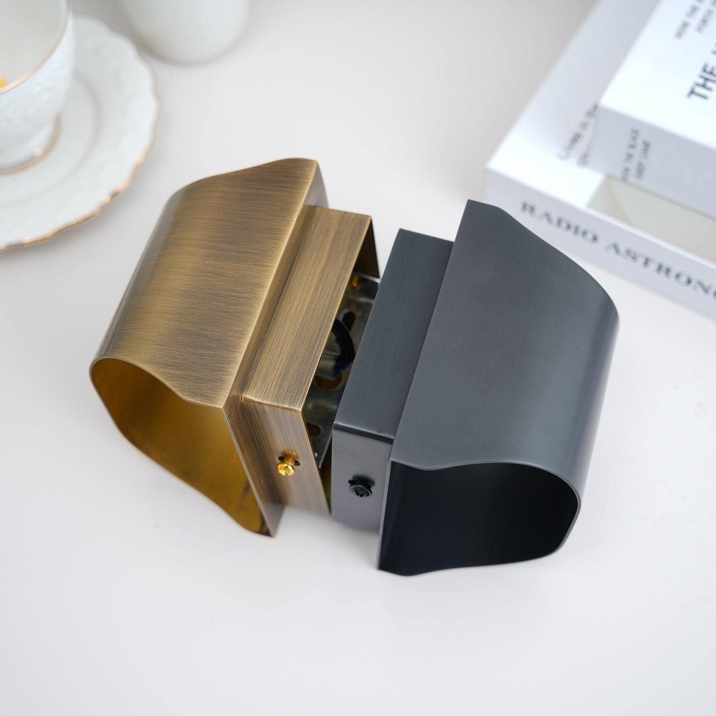 Modern Curved Brass LED Wall Sconce 1-Light