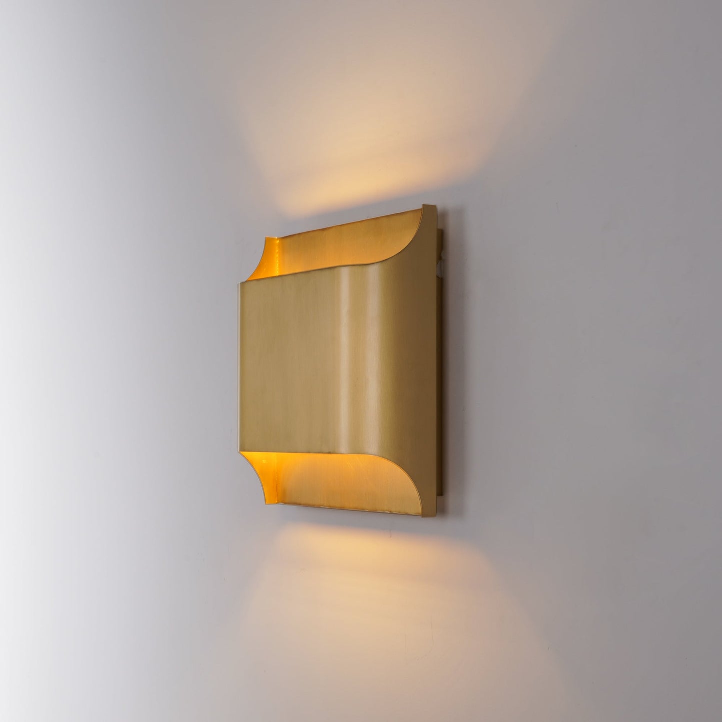 Modern Curved Brass LED Wall Sconce 1-Light