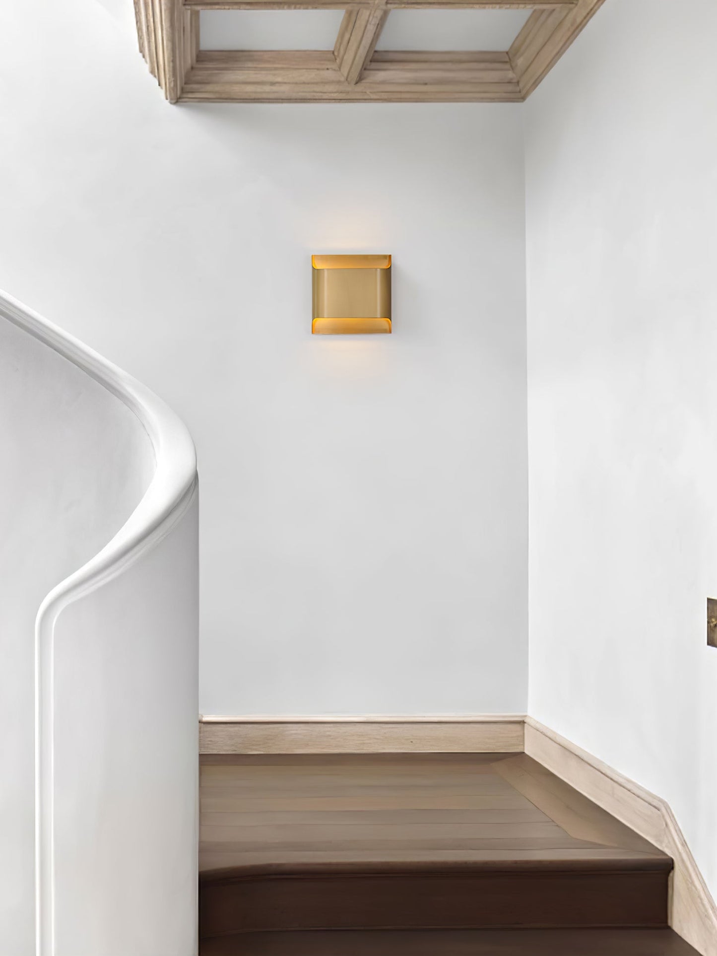 Modern Curved Brass LED Wall Sconce 1-Light