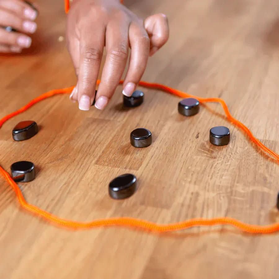 Puili | Magnetic chess game for travelling & strategy