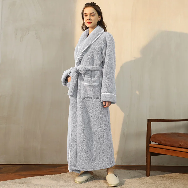 Flannel Bathrobe with Fold-Over Collar – Cozy Winter Dressing Gown for Ultimate Warmth and Comfort