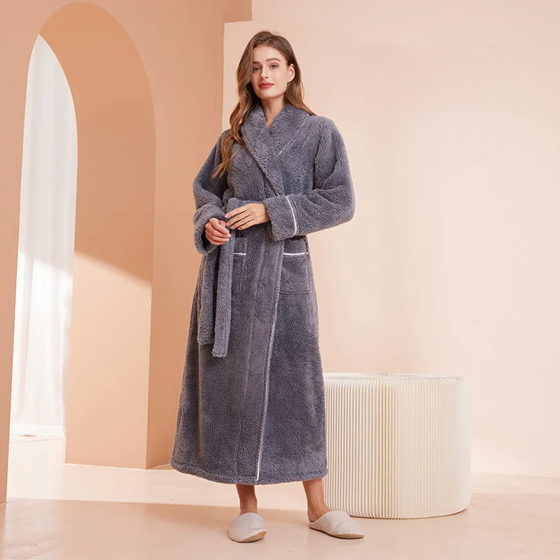 Flannel Bathrobe with Fold-Over Collar – Cozy Winter Dressing Gown for Ultimate Warmth and Comfort